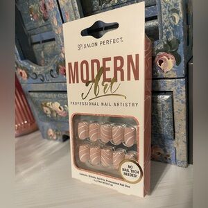 Salon Perfect Modern Art Press-On Nails – Pink Swirl Design (New)